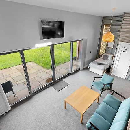 Apartman No 6 Stunning Asbourne Log Cabin - Sleeps 4